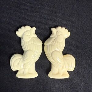 Cream Rooster‎ Shaped Decor Pieces